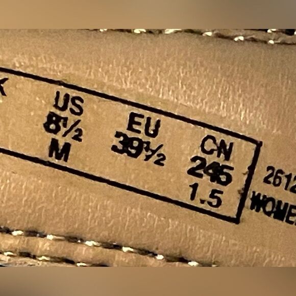 Clarks Unstructured women’s black leather wedge sling back heel. Size 8.5 - Picture 8 of 8